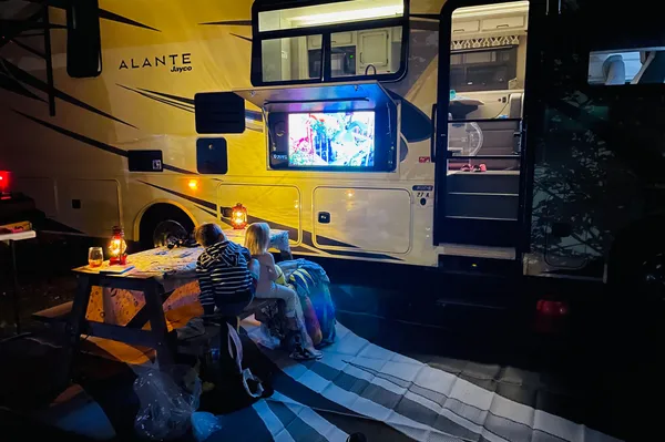 2021 Jayco Alante Class A *Drive with a G license!