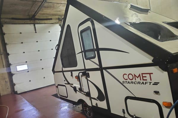 A FRAME POP-UP STARCRAFT COMET 1232MD TENT TRAILER