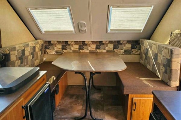 A FRAME POP-UP STARCRAFT COMET 1232MD TENT TRAILER