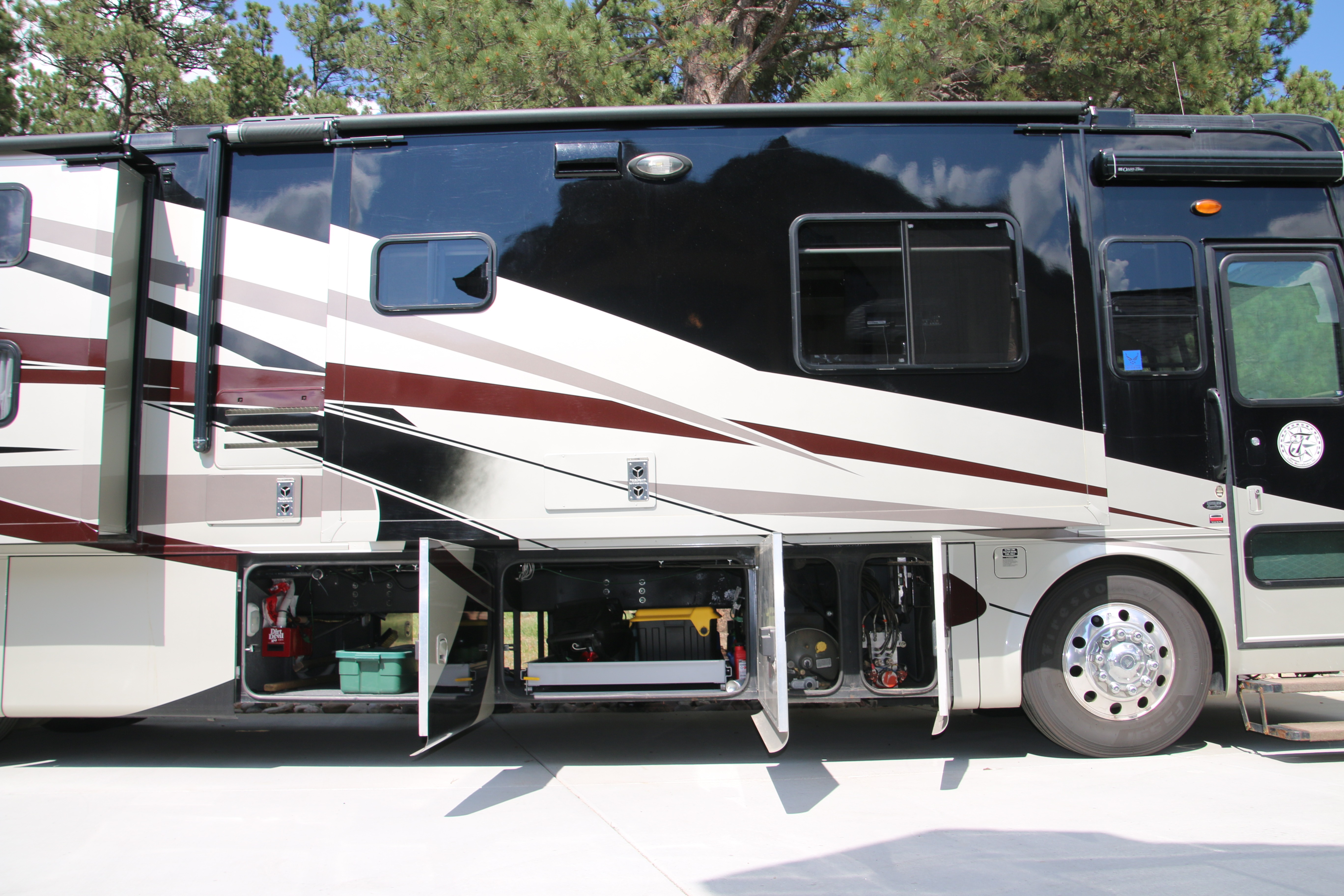 Michael's Tiffin Motorhomes Allegro RED Class A with Starlink!