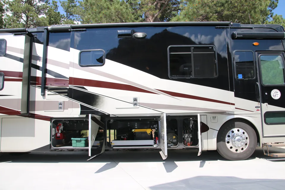 Michael's Tiffin Motorhomes Allegro RED Class A with Starlink!