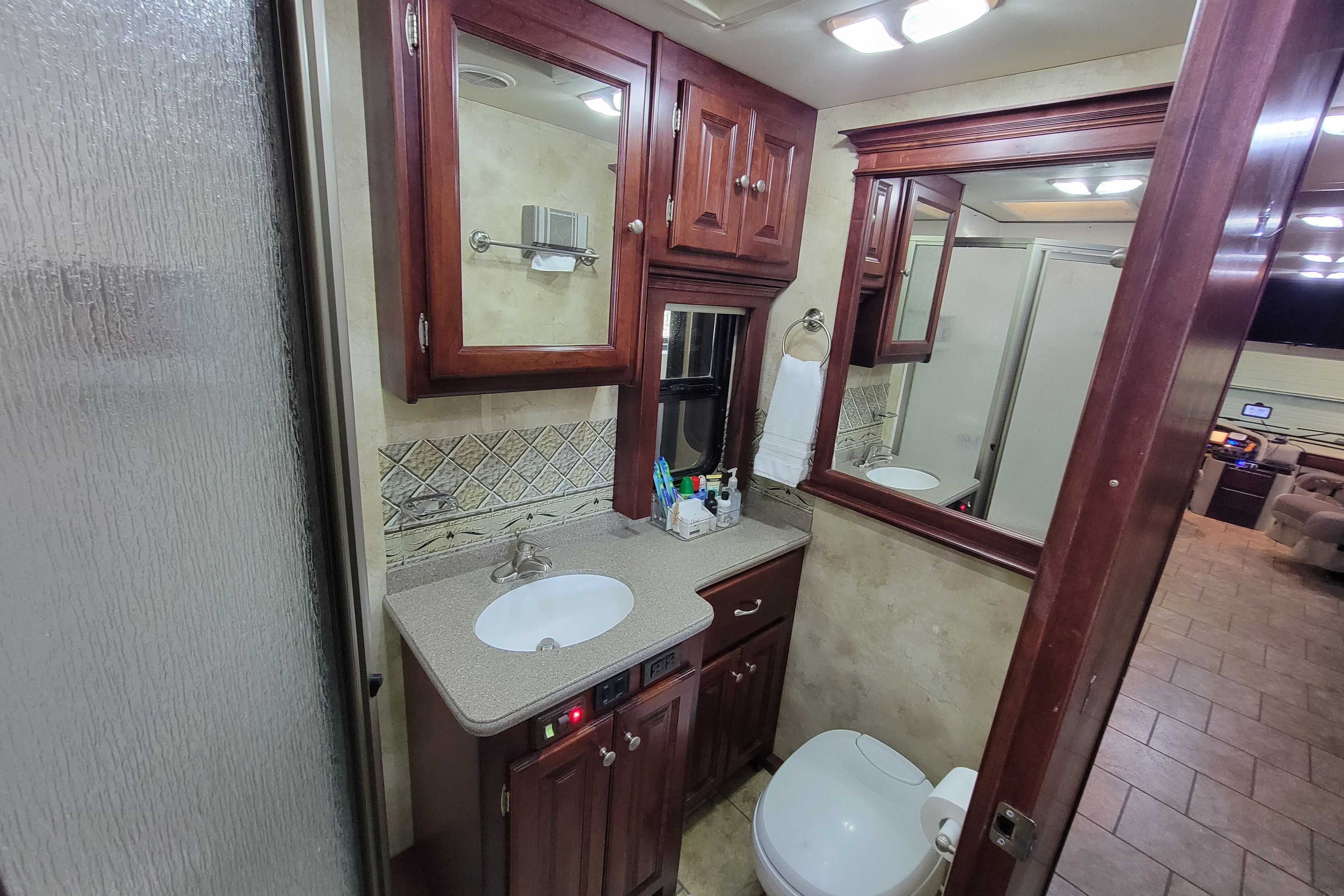 Michael's Tiffin Motorhomes Allegro RED Class A with Starlink!