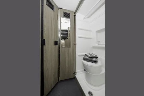 Winnebago Solis - The Happy Glamper! (6 seatbelts, sleeps 6) - Santa Ana queen