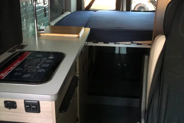 Winnebago Solis - The Happy Glamper! (6 seatbelts, sleeps 6) - Santa Ana queen