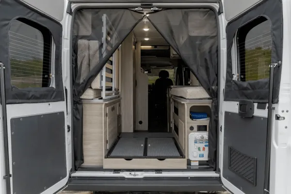 Winnebago Solis - The Happy Glamper! (6 seatbelts, sleeps 6) - Santa Ana queen