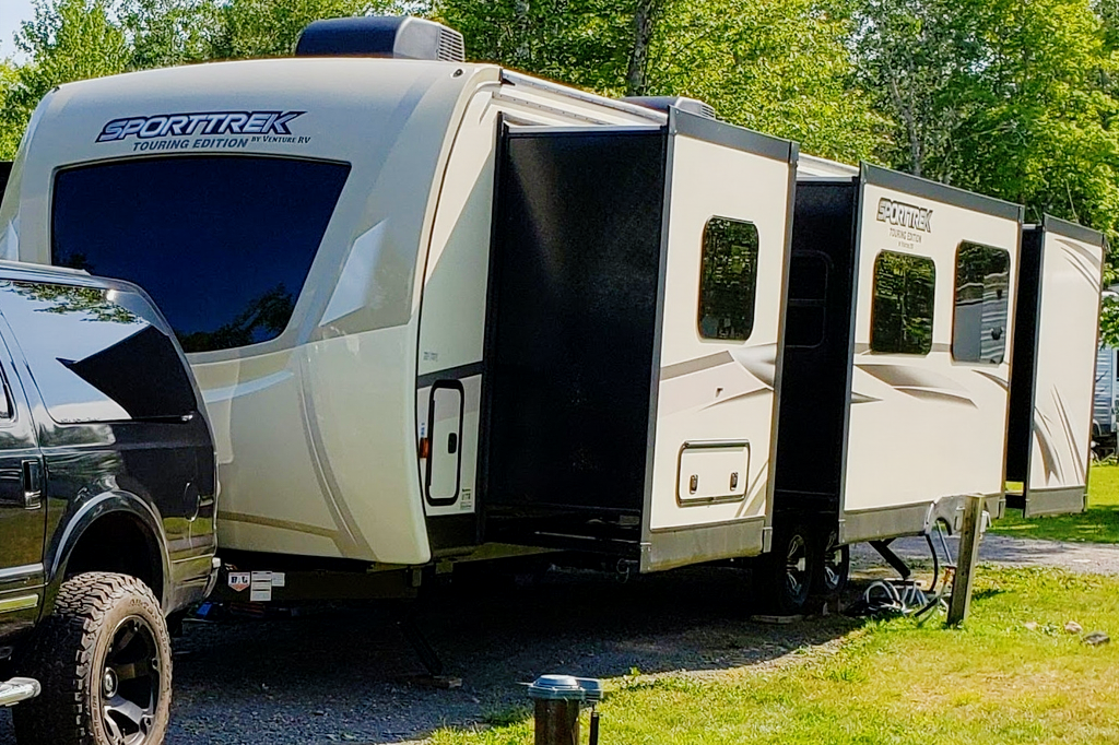 Sport trek 343VBH Travel Trailer