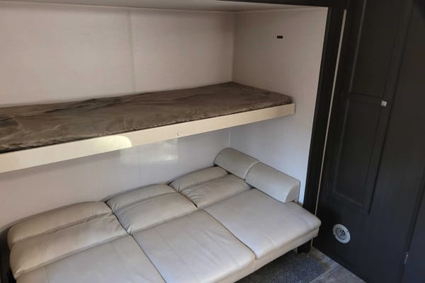 Sport trek 343VBH Travel Trailer