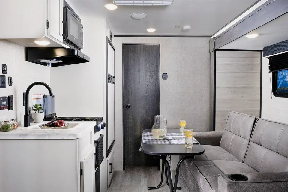 2022 Fun time Jayco 184BS Travel Trailer sleep 6 Mini Van Towable