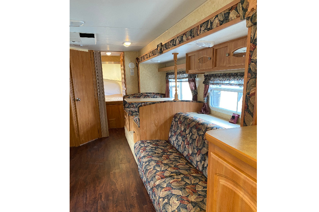 Very cozy trailer sleeping 7