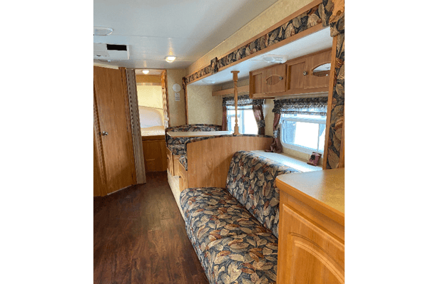 Very cozy trailer sleeping 7