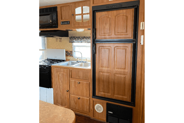 Very cozy trailer sleeping 7