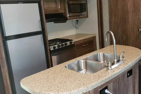 Larry's Keystone Cougar xlite Fifth Wheel