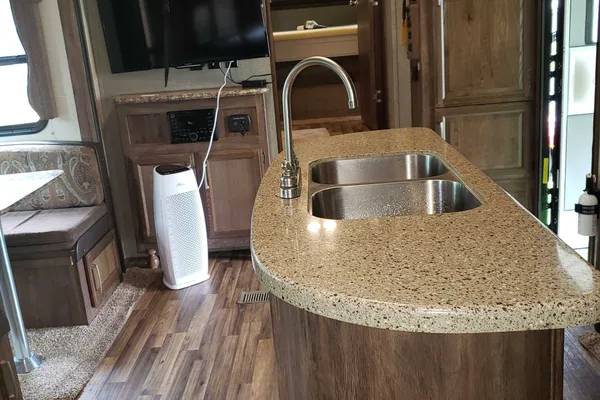 Larry's Keystone Cougar xlite Fifth Wheel