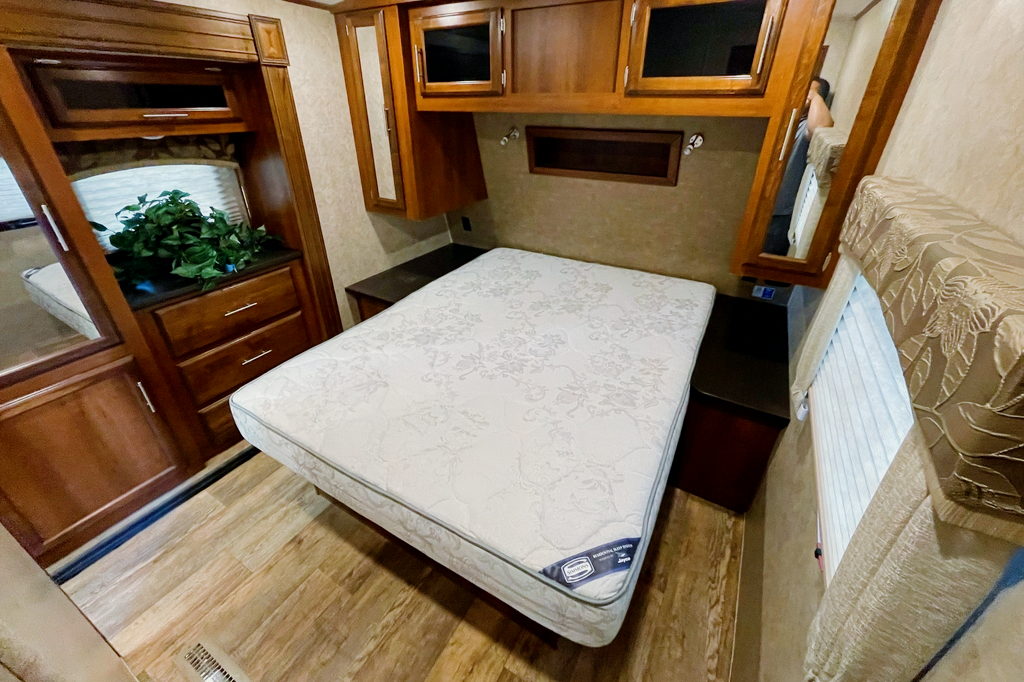 Fernando 's Jayco Eagle HT Travel Trailer 295DBOK