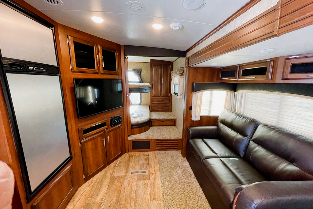 Fernando 's Jayco Eagle HT Travel Trailer 295DBOK