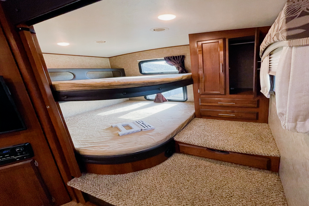 Fernando 's Jayco Eagle HT Travel Trailer 295DBOK