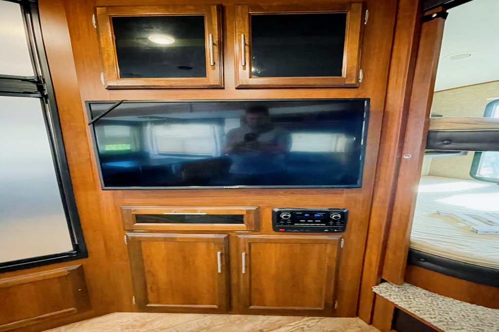 Fernando 's Jayco Eagle HT Travel Trailer 295DBOK