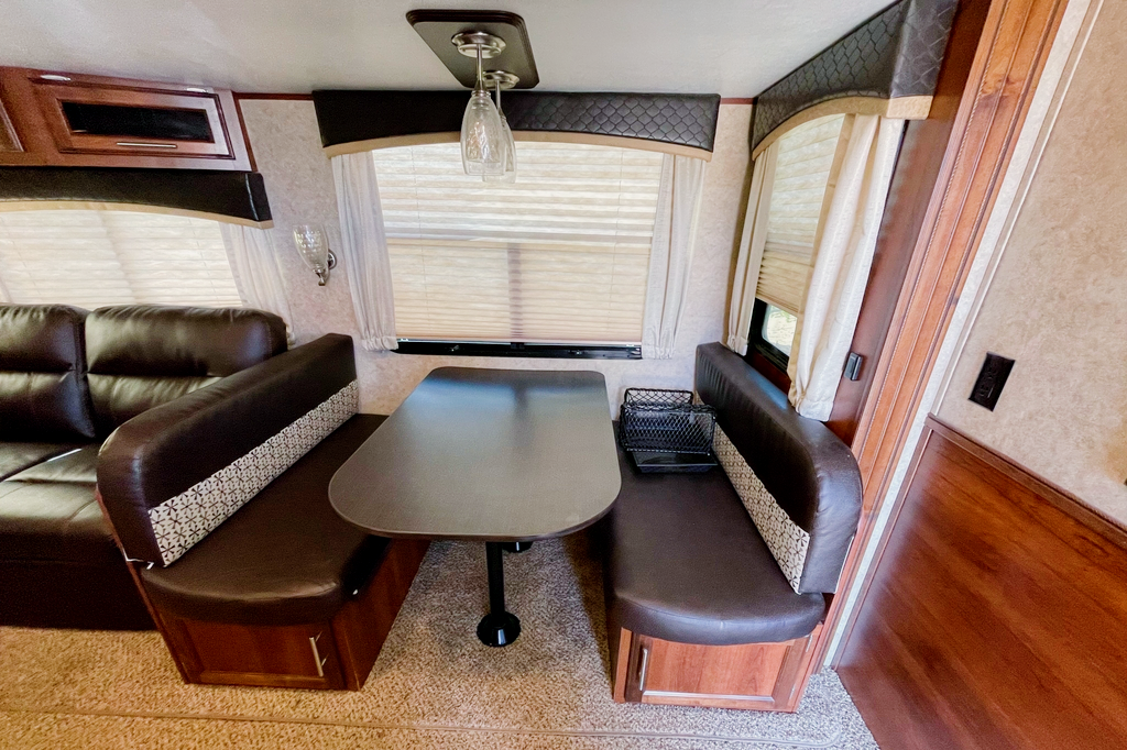 Fernando 's Jayco Eagle HT Travel Trailer 295DBOK
