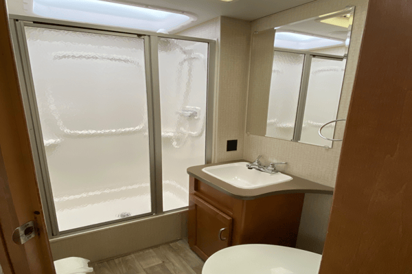 Adventure Vibes Winnebago Class C -200 miles included! Very nice