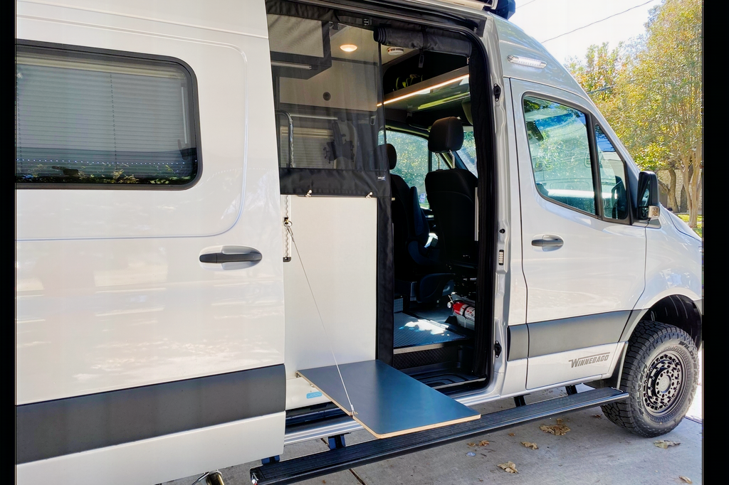 2021 Mercedes Sprinter van 4x4 Winnebago Revel 