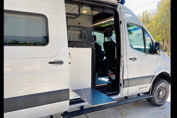 2021 Mercedes Sprinter van 4x4 Winnebago Revel