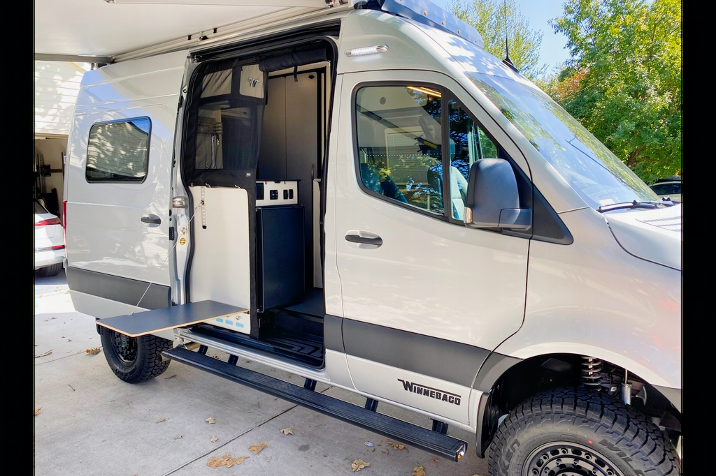 2021 Mercedes Sprinter van 4x4 Winnebago Revel 