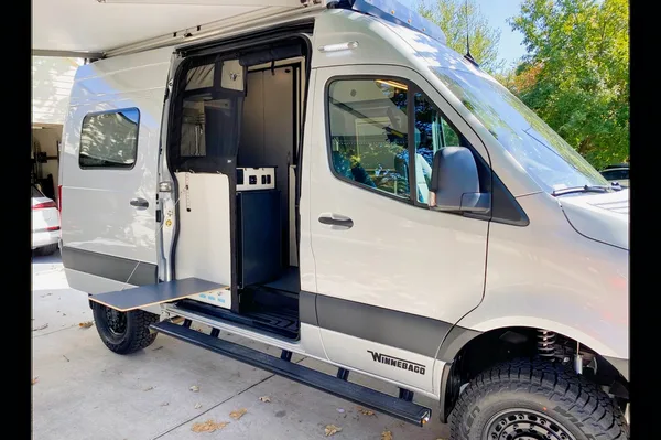 2021 Mercedes Sprinter van 4x4 Winnebago Revel