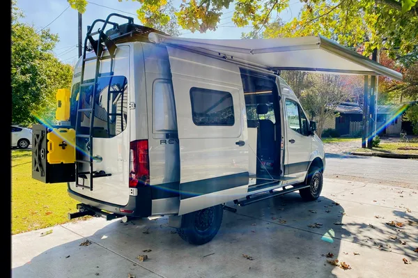 2021 Mercedes Sprinter van 4x4 Winnebago Revel