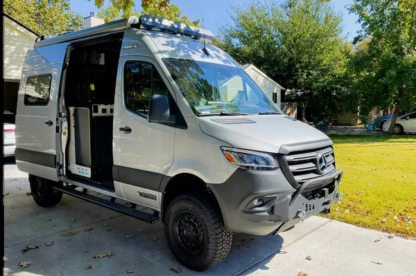 2021 Mercedes Sprinter van 4x4 Winnebago Revel