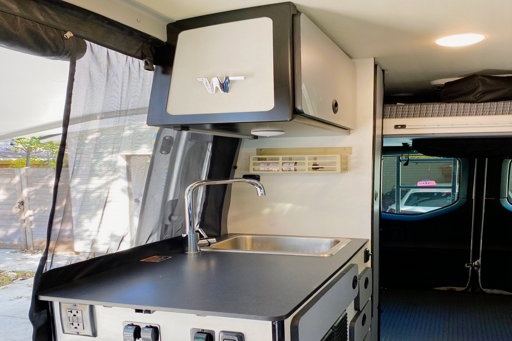 2021 Mercedes Sprinter van 4x4 Winnebago Revel 
