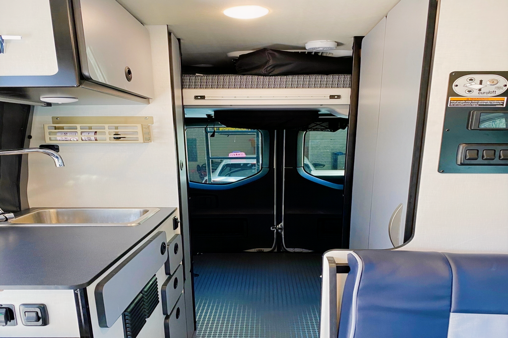 2021 Mercedes Sprinter van 4x4 Winnebago Revel 