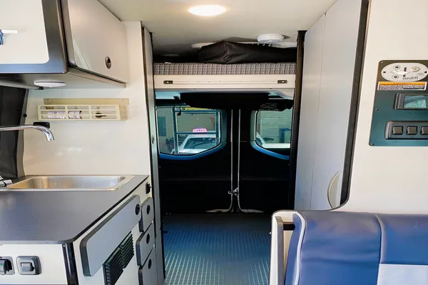 2021 Mercedes Sprinter van 4x4 Winnebago Revel