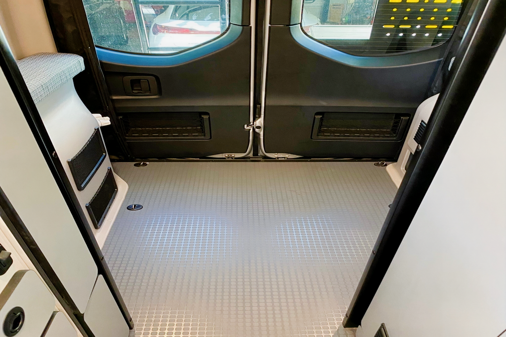 2021 Mercedes Sprinter van 4x4 Winnebago Revel 
